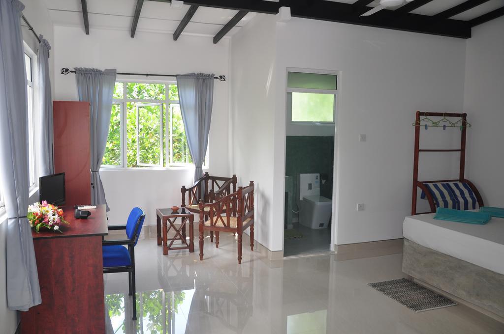 The Fence Bed & Breakfast Bentota Exterior photo