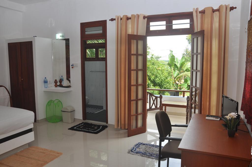 The Fence Bed & Breakfast Bentota Exterior photo