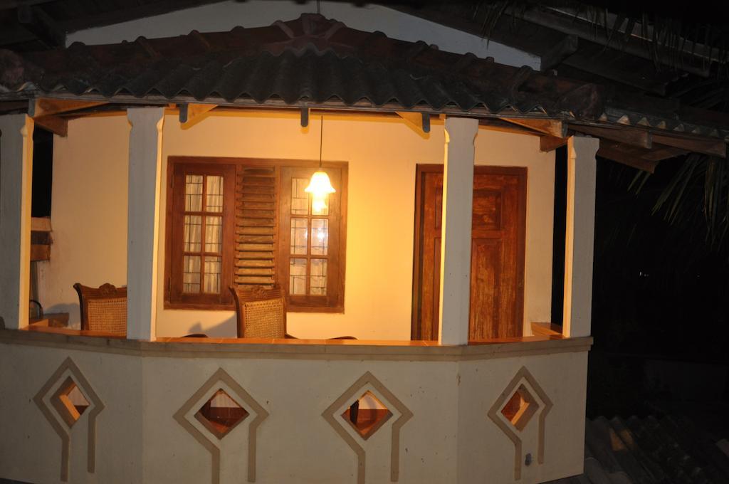 The Fence Bed & Breakfast Bentota Exterior photo
